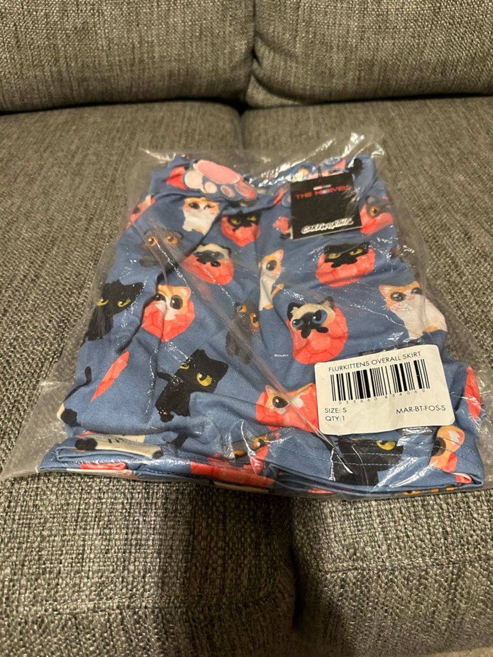 Cakeworthy Marvel jumper - Picture 2 of 4